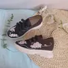 Tênis de Lona Branco com Garça Bordada Sapatos Bordados Sapatos de Tecido Antigos de Pequim Sapatos Brancos Espessos Tênis Esportivos Sapatos de Estilo Antigo Saiba Como
