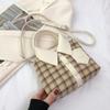 Bolso Popular de Este Año Bolso de Mano para Mujer 2023 Nuevo Diseño Nicho de Moda Verano Cuadros Hombro Bandolera Bolso Cuadrado Pequeño
