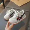 Zapatillas Versátiles para Niñas Modelo Nuevo Primavera 2026 Malla Transpirable Ligera Zapatos de Papá Suela Suave Antideslizantes Zapatos Casuales para Niños