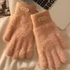 Lindos Guantes de Cinco Dedos de Peluche Tejidos con Etiquetas para Mujer para Calor en Invierno 2025 Nuevos Engrosados a Prueba de Frío Estudiante Ciclismo Bicicletas