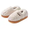 Chinelos de algodão femininos para uso externo no inverno, novo modelo 2026, pantufas de pelúcia quentes para casa, sapatos de algodão fechados antiderrapantes para maternidade para mulheres