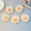 Flor de dalia accesorios hechos a mano materiales de decoración DIY accesorios para ropa de fiesta de noche tela de bio-seda flores artificiales de estilo europeo