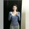 Camiseta azul de manga larga estilo halter de dos piezas falsas para mujer, nuevo diseño de principios de otoño 2026, camiseta base de capa interior, top elegante