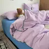 Juego de ropa de cama minimalista de cuatro piezas de clase A para maternidad, de cordón catiónico, con funda de edredón a rayas, adecuado para dormitorios de estudiantes, juego de ropa de cama de tres piezas