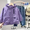Jaqueta Nova de Primavera para Meninos 2026 Roupas Infantis Jaqueta Corta-vento Estilosa para Crianças Maiores com Estampa de Letras Jaqueta com Capuz