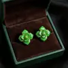 Pendientes de botón de flor tridimensionales suaves estilo francés, pendientes de camelia vintage con sentido de diseño, lujo ligero y encanto de nicho