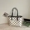 Bolso de mano de moda de gran capacidad para mujer, nuevo modelo 2026, bolso de hombro elegante y versátil, bolso tote de lunares de alto valor para el día a día