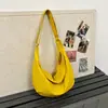 Bolsa de Lona Casual Simples Leve Estilo Japonês Feminina Grande Capacidade Transversal de Alça Larga Versátil Tendência Bolsa Meia-Lua Bolinho Novo Estilo
