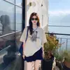 Camiseta Branca com Gola Redonda, Manga Curta Estampada para Mulheres, Novo Design da Coleção Primavera/Verão 2026, Peça Única, Solta, Estilosa e Bonita