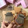 Mini piano de pulgar más vendido transfronterizo, kalimba de cristal acrílico de 8 tonos, instrumento musical tocado con los dedos, adorno colgante popular