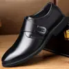 Sapatos masculinos de couro macio com sola macia, sapatos casuais de negócios, sapatos de segurança para o trabalho, sapatos para pais, atacado, uma geração de cabelos