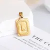 Medalla Cuadrada de Cobre Electroplateado Nueva Europea y Americana Colgante de 26 Letras Inglesas Colgante de Medalla de Oro Hecho a Mano DIY Suministro Transfronterizo Venta al por Mayor