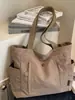 Bolsa Feminina de Grande Capacidade Cor Lisa 2025 Inverno Nova Estilo Coreano Simples Bolsa Tote para Exterior Bolsa de Ombro de Alto Valor para o Dia a Dia