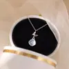 Colar Borboleta de Calcedônia Branca Feminino Simples Luxo Leve Design de Nicho Alta Qualidade Versátil Corrente para Clavícula Princesa Fuga Joia