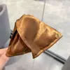 Grampo de Cabelo Triângulo de Concha de Cetim Etiqueta Dourada Coreana Cor Pura Tecido Presilha Tubarão de Alta Qualidade Elegante para Mulheres