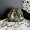 Bolsa Floral Estilo Férias Feminina 2026 com Bordados e Lantejoulas, Bolsa de Ombro Único para Usar sob o Braço para Streetwear e Férias, Bolsa Saco de Designer