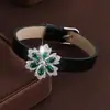 Pulsera de Cuero Exquisita y Lujosa con Flor de Camelia Incrustada con Circonitas de Colores, Pulsera Femenina Moderna y Versátil, Venta al por Mayor desde el Fabricante