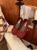 Zapatos de mujer 2026 modelo nuevo de gamuza con suela blanda, sin cordones, con aumento interno de altura y diseño de punta dividida