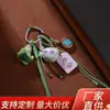 Colgante de Bendición Auspiciosa de Tara Verde Tibetana Bordado en Tela Bolsita de Artemisa Madera de Águila Colgante de Adorno para Coche y Uso Personal Reliquia Cultural
