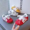 Zapatillas para niñas, nueva colección primavera/otoño 2026, zapatillas de entrenamiento retro rojas alemanas, zapatillas deportivas de malla transpirable para niñas pequeñas