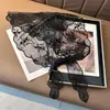 Bufanda Triángulo de Encaje Estilo Francés Primavera y Verano para Mujer, Versátil, Estilo Hepburn, Accesorios de Moda, Bufanda de Malla Bordada