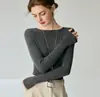 Nuevo suéter de punto fino de imitación de lana pura para mujer, estilo minimalista de primavera, cuello de una línea, jersey de punto fino ajustado, prendas de punto finas para interior que estilizan.