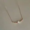 Set de brocas con sentido del diseño, colgante de tubo curvo de circón, collar de oro rosa para mujer, gargantilla de lujo ligero de nicho, cadena para clavícula