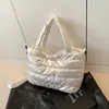 Bolsa de Mão Fashionável Estilo Preguiçoso Casual de Inverno 2025 com Alça Larga para Ombro Bolsa Transversal para Mulheres, Bordado em Algodão Espacial, Grande Capacidade, Cor Sólida