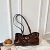 2026 Bolsa Tote Fashion para o Dia a Dia Bolsa Tote Retro Europeia e Americana de Alto Padrão Bolsa de Ombro Único Manual Feminina Bolsa para Braço de Motocicleta