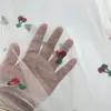 Nuevo Tejido de Malla Bordado con Lentejuelas de Cereza Roja Fabricante Stock Listo Malla Suave de Poliéster Tejido para Ropa y Vestidos Bordados