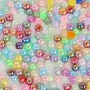 Materiais para Acessório de Cabelo Laço Feito à Mão DIY: Acessórios de Contas Coloridas Meia-Redondas de ABS com Imitação de Pérola de Fundo Plano