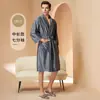 Novo Estilo Primavera e Verão Lindo Roupão de Banho Listrado para Mulheres, Roupão de Banho Fresco Fino de Primavera e Outono, Roupão de Banho Absorvente de Comprimento Médio de Verão para Homens