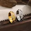 Anel Clássico Europeu e Americano Xadrez Diamante Dupla Fileira Feminino Aço Titânio Design Ins Quadrado Literário Anel Xadrez