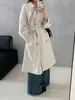 Nova coleção outono de 2026: trench coat longo elegante e sofisticado para mulheres, com design de abotoamento duplo, cintura marcada e silhueta estilo coreano