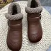Botines cortos para mujer, nuevo estilo invierno 2026, antideslizantes, forrados de felpa, cálidos, zapatos de algodón de suela blanda, zapatos de cuero de suela plana retro para mujeres de mediana edad y mayores