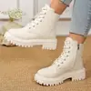 Botas de Cano Curto Europeias e Americanas Transfronteiriças de Couro Macio Tamanho Grande Femininas Antiderrapantes Outono e Inverno Branco Puro Aumentadoras de Altura Cadarço Estilo Coreano Solado Grosso Atacado Tamanho Grande