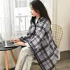 Xale quente com forro de fleece, cobertor multifuncional para outono e inverno, protetor de pescoço, capa espessa, cobertor para cochilo no escritório, fleece de vison nuvem