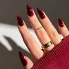 Novo Estilo de Comércio Exterior 24 Peças de Nail Art em Vermelho Vinho com Design Olho de Gato Crescente, Puro e Elegante, Estilo de Luxo Leve, Unhas Usáveis Atacado