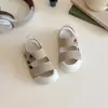 Sandalias infantiles, nueva colección de verano 2025, sandalias de playa de punta cerrada para niños y niñas, sandalias casuales versátiles de suela blanda para bebés niños