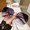 Óculos de Sol Feminino 2025 Novo Tendência Fashion Grande Rosto Emagrecedor Alto Nível Sensação Proteção UV Sem Armação Óculos de Sol