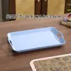 Bandeja retangular de plástico para uso comercial em pousadas, hotéis e quartos de hóspedes, especificamente para copos de água, bandejas de chá e artigos de higiene pessoal.