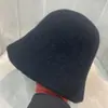 Chapéu de Pescador de Lã Cor Sólida para Afinar o Rosto Estilo Coreano, Novo Chapéu Balde Quente à Prova de Vento Feminino de Inverno, Versátil Chapéu Cloche