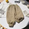 Pantalones Deportivos de Primavera y Otoño para Niñas Pantalones Casuales Engrosados para Niños Pantalones Largos Transpirables Nuevo Estilo 2026 Niños Pequeños y Medianos Estilo Coreano Pantalones de Chándal Modernos