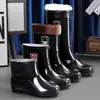 Botas de lluvia de corte bajo para hombre con forro de polar, zapatos impermeables engrosados, impermeables y antideslizantes, cálidos y aislados, adecuados para sitios de construcción, disponibles en estilos de caña alta y caña corta
