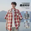Camisa Xadrez de Manga Curta Transfronteiriça para Homens, Novo Estilo de Verão, Jaqueta Xadrez de Manga Meia-Manga Estilo Americano Tendência, Top Solto Casual
