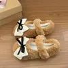 Nuevos estilos de otoño e invierno de pantuflas de moda, de suela gruesa y peludas para mujer, adecuadas para usar en exteriores, colección 2026, con diseño de lazo y un alto atractivo estético