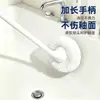 Escova de banheira em formato de nuvem, com cerdas macias e cabo longo, para limpar banheiros e vasos sanitários.; uma escova de vaso sanitário doméstica que limpa todos os cantos