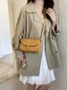 Bolso cruzado para mujer, bolso de sillín tejido vintage, sensación de alta gama, bolso de hombro cruzado, textura simple, bolso cuadrado pequeño de nicho para el día a día