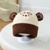 Gorro de punto cálido de moda personalizado con protección para las orejas de oso para niños y niñas, otoño e invierno 2026
