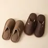 Pantuflas de algodón para mujer, primavera, otoño e invierno, pantuflas mullidas de interior para uso en casa, antideslizantes, cálidas y adecuadas para parejas; al por mayor disponible para hombres